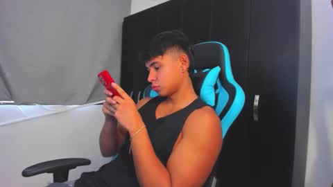 Snapshot of oliver_bray chatting on 11-21-25, 03:00 Oliver bray online show from 11-21-25, 03:00