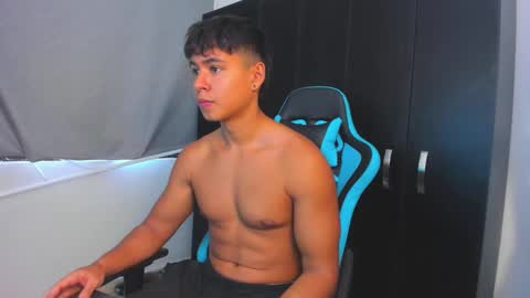 Snapshot of oliver_bray chatting on 11-22-25, 03:22 Oliver bray online show from 11-22-25, 03:22