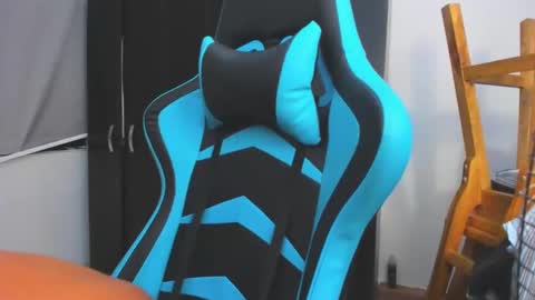 Snapshot of oliver_bray chatting on 11-23-25, 03:28 Oliver bray online show from 11-23-25, 03:28