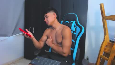 Snapshot of oliver_bray chatting on 11-26-25, 04:52 Oliver bray online show from 11-26-25, 04:52