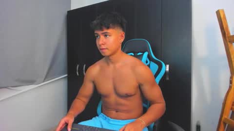 Snapshot of oliver_bray chatting on 11-27-25, 04:58 Oliver bray online show from 11-27-25, 04:58