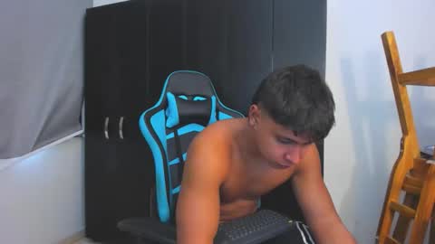 Snapshot of oliver_bray chatting on 11-28-25, 07:38 Oliver bray online show from 11-28-25, 07:38