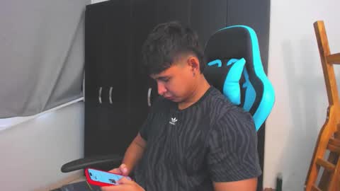 Snapshot of oliver_bray chatting on 12-04-25, 05:10 Oliver bray online show from 12-04-25, 05:10