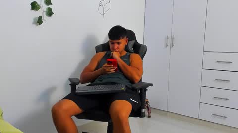 Snapshot of oliver_bray chatting on 12-14-25, 10:58 Oliver bray online show from 12-14-25, 10:58