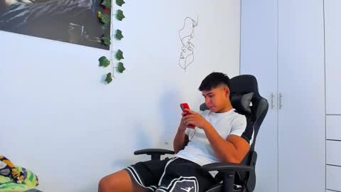 Snapshot of oliver_bray chatting on 12-16-25, 06:24 Oliver bray online show from 12-16-25, 06:24