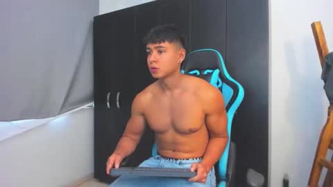 Snapshot of oliver_bray chatting on 12-18-25, 07:42 Oliver bray online show from 12-18-25, 07:42