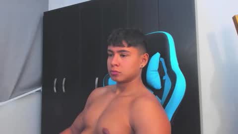 Snapshot of oliver_bray chatting on 12-22-25, 09:12 Oliver bray online show from 12-22-25, 09:12