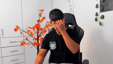 Snapshot of oliver_bray chatting on 01-06-26, 05:49 Oliver bray online show from 01-06-26, 05:49