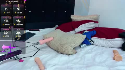 Snapshot of oliver_king_sex chatting on 12-28-24, 09:08 Oliver Smith online show from 12-28-24, 09:08