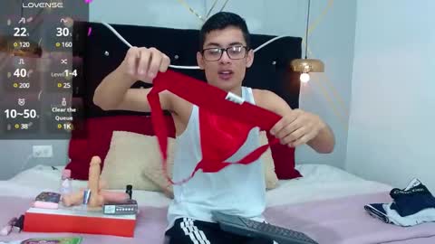 Snapshot of oliver_king_sex chatting on 01-06-25, 04:55 Oliver Smith online show from 01-06-25, 04:55