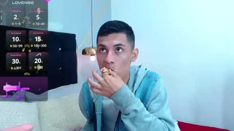 Snapshot of oliver_king_sex chatting on 01-14-25, 05:45 Oliver Smith online show from 01-14-25, 05:45