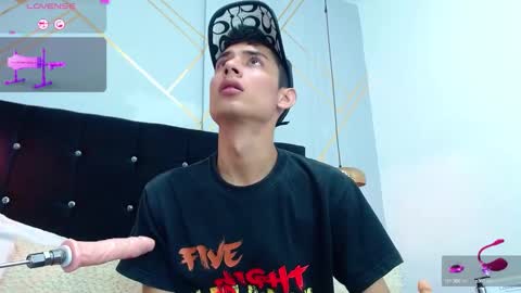 Snapshot of oliver_king_sex chatting on 02-01-25, 03:50 Oliver Smith online show from 02-01-25, 03:50