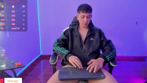 Snapshot of oliver_kyy chatting on 12-22-25, 07:22 oliveeer online show from 12-22-25, 07:22