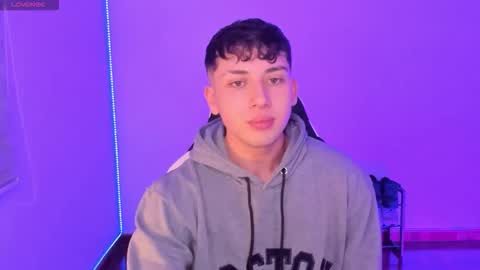 Snapshot of oliver_kyy chatting on 03-08-26, 03:32 oliveeer online show from 03-08-26, 03:32