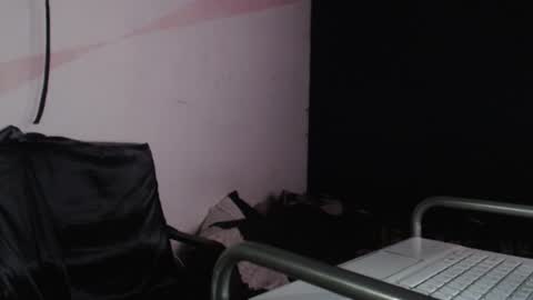 oliver_laid_2023 online show from 12-14-24, 03:18