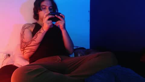 oliver_laid_2023 online show from 12-29-24, 07:50