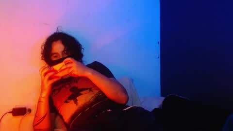 oliver_laid_2023 online show from 12-31-24, 06:59