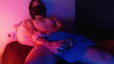 oliver_laid_2023 online show from 01-05-25, 12:31