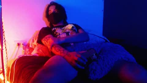 oliver_laid_2023 online show from 01-06-25, 11:07