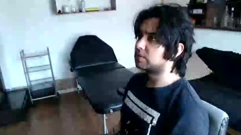 oliver_laid_2023 online show from 10-21-25, 06:41