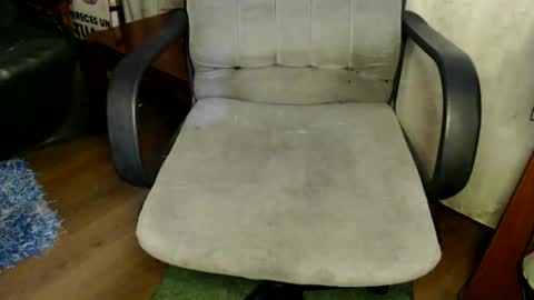 oliver_laid_2023 online show from 11-25-25, 09:53