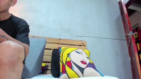 Snapshot of oliver_mejia chatting on 02-27-25, 01:27 THE MONSTER COCK OLIVER online show from 02-27-25, 01:27