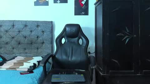 oliver_smith_2 online show from 04-23-26, 07:38