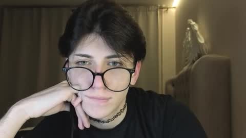 Snapshot of oliver_star_boy chatting on 01-14-26, 04:56 oliver online show from 01-14-26, 04:56