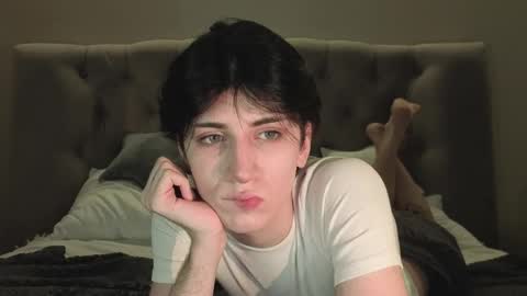 Snapshot of oliver_star_boy chatting on 02-11-26, 05:07 oliver online show from 02-11-26, 05:07