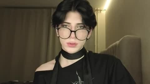 Snapshot of oliver_star_boy chatting on 03-10-26, 01:43 oliver online show from 03-10-26, 01:43