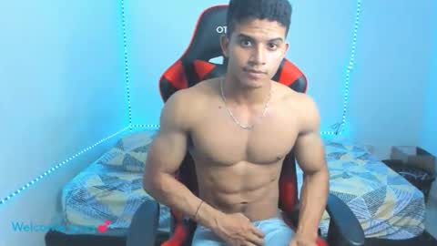 Snapshot of oliver_thompsson chatting on 01-01-25, 01:04 oliver thompsson online show from 01-01-25, 01:04