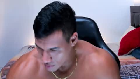 Snapshot of oliver_tommy chatting on 09-17-25, 12:45 oliver_tommy online show from 09-17-25, 12:45