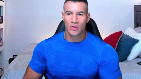 Snapshot of oliver_tommy chatting on 09-20-25, 01:45 oliver_tommy online show from 09-20-25, 01:45