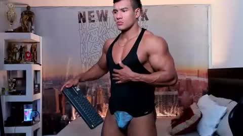 Snapshot of oliver_tommy chatting on 10-05-25, 12:58 oliver_tommy online show from 10-05-25, 12:58