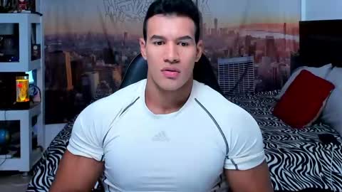 Snapshot of oliver_tommy chatting on 10-16-25, 12:39 oliver_tommy online show from 10-16-25, 12:39