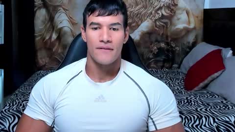 Snapshot of oliver_tommy chatting on 11-04-25, 01:05 oliver_tommy online show from 11-04-25, 01:05