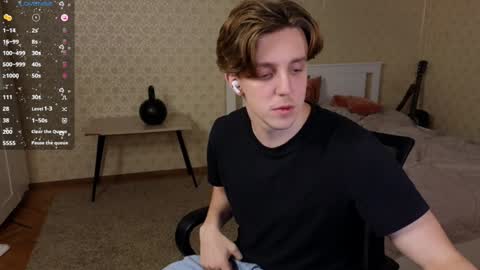 Snapshot of oliver_travis chatting on 12-10-24, 12:39 Oliver Evans online show from 12-10-24, 12:39