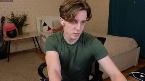 Snapshot of oliver_travis chatting on 01-12-25, 11:58 Oliver Evans online show from 01-12-25, 11:58