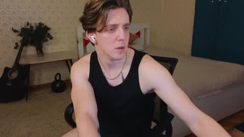 Snapshot of oliver_travis chatting on 02-09-25, 12:39 Oliver Evans online show from 02-09-25, 12:39