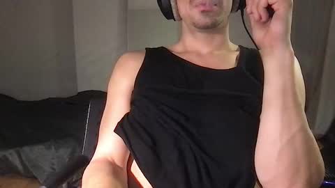 Snapshot of oliverbisbis1 chatting on 10-17-25, 10:34 oliverbisbis1 online show from 10-17-25, 10:34