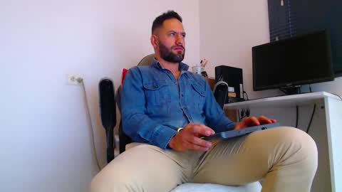 Snapshot of oliverdrew1 chatting on 01-17-26, 02:55 oliver online show from 01-17-26, 02:55