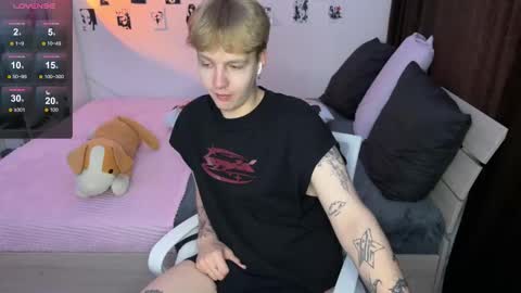 Snapshot of olivertasty chatting on 09-12-25, 04:01 oliver online show from 09-12-25, 04:01