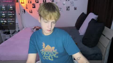 Snapshot of olivertasty chatting on 09-15-25, 12:43 oliver online show from 09-15-25, 12:43