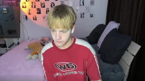 Snapshot of olivertasty chatting on 09-17-25, 03:30 oliver online show from 09-17-25, 03:30
