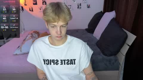 Snapshot of olivertasty chatting on 09-18-25, 11:56 oliver online show from 09-18-25, 11:56