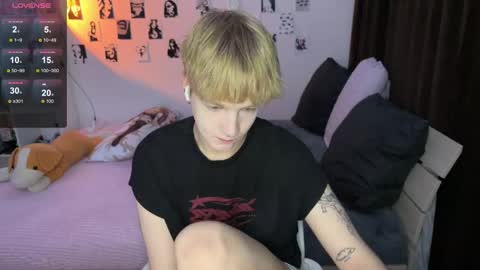 Snapshot of olivertasty chatting on 09-19-25, 03:30 oliver online show from 09-19-25, 03:30