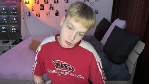 Snapshot of olivertasty chatting on 09-22-25, 06:37 oliver online show from 09-22-25, 06:37