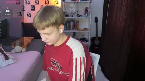 Snapshot of olivertasty chatting on 10-01-25, 10:43 oliver online show from 10-01-25, 10:43