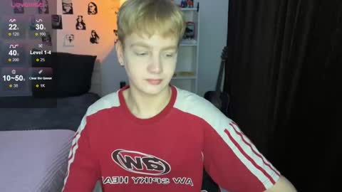 Snapshot of olivertasty chatting on 10-15-25, 03:56 oliver online show from 10-15-25, 03:56