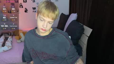 Snapshot of olivertasty chatting on 10-17-25, 02:41 oliver online show from 10-17-25, 02:41